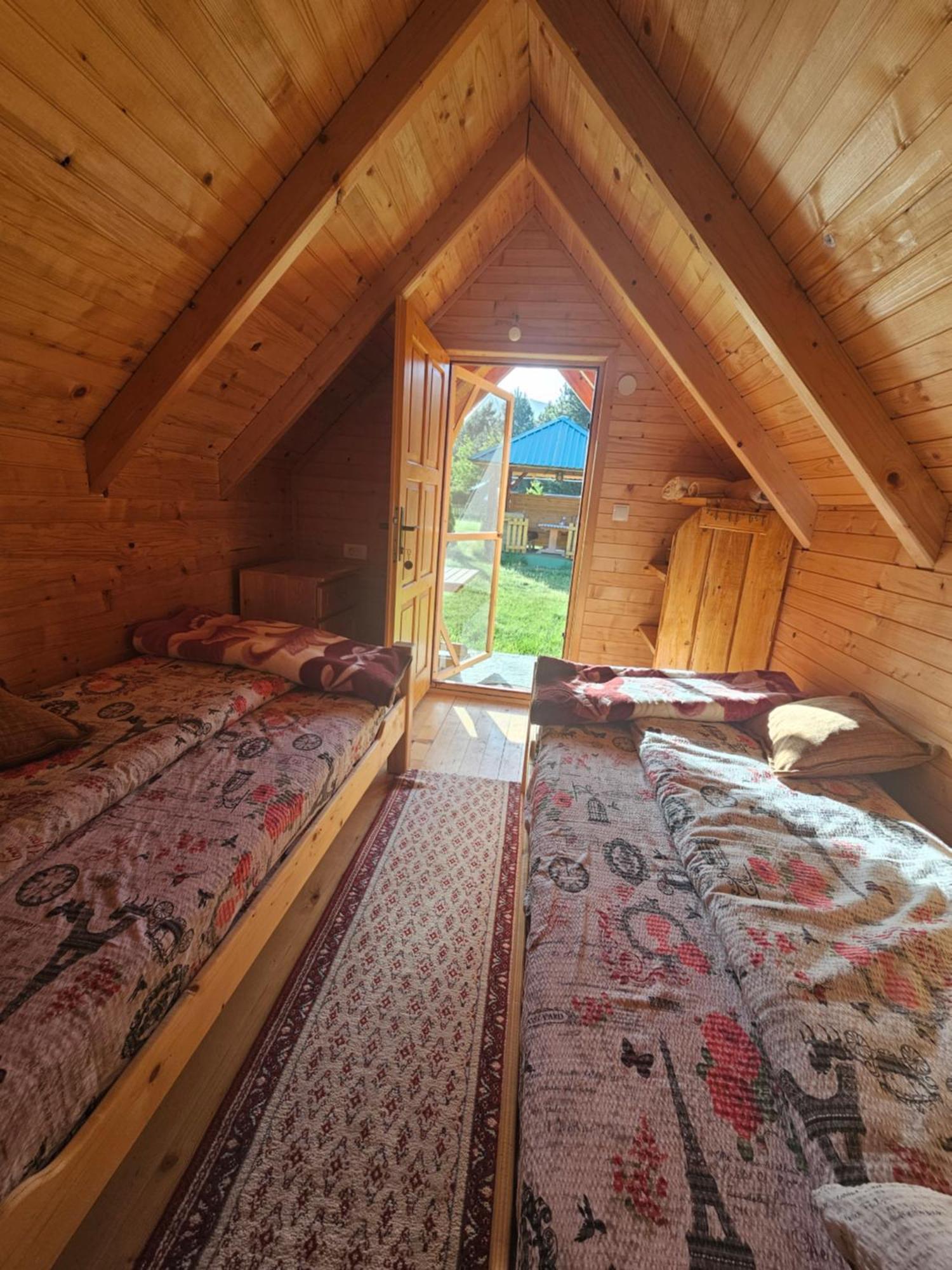 Konaci Oceva Zemlja Bungalovi Konaci Oceva Zemlja Vikendica Мойковац Экстерьер фото