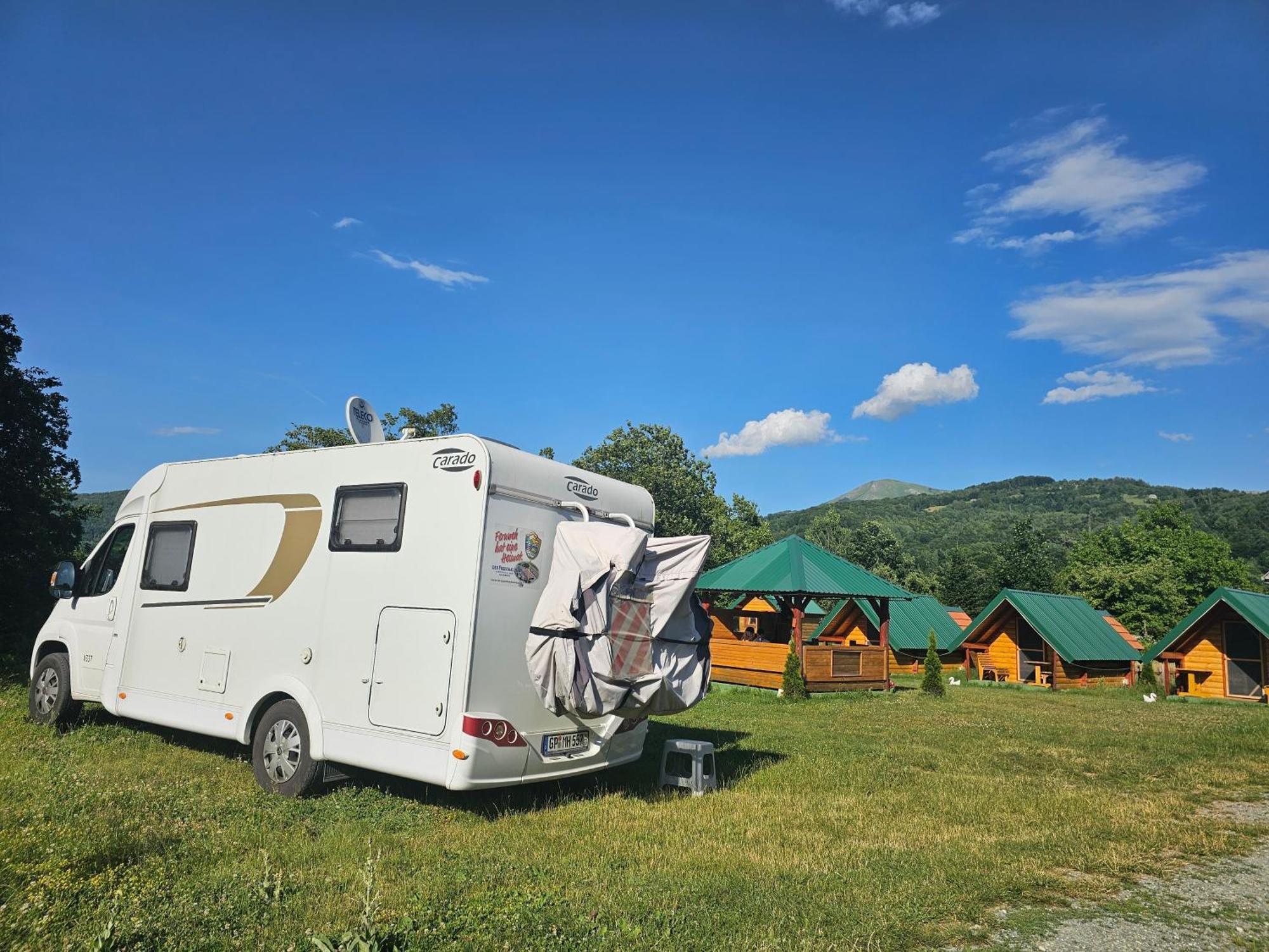 Konaci Oceva Zemlja Bungalovi Konaci Oceva Zemlja Vikendica Мойковац Экстерьер фото