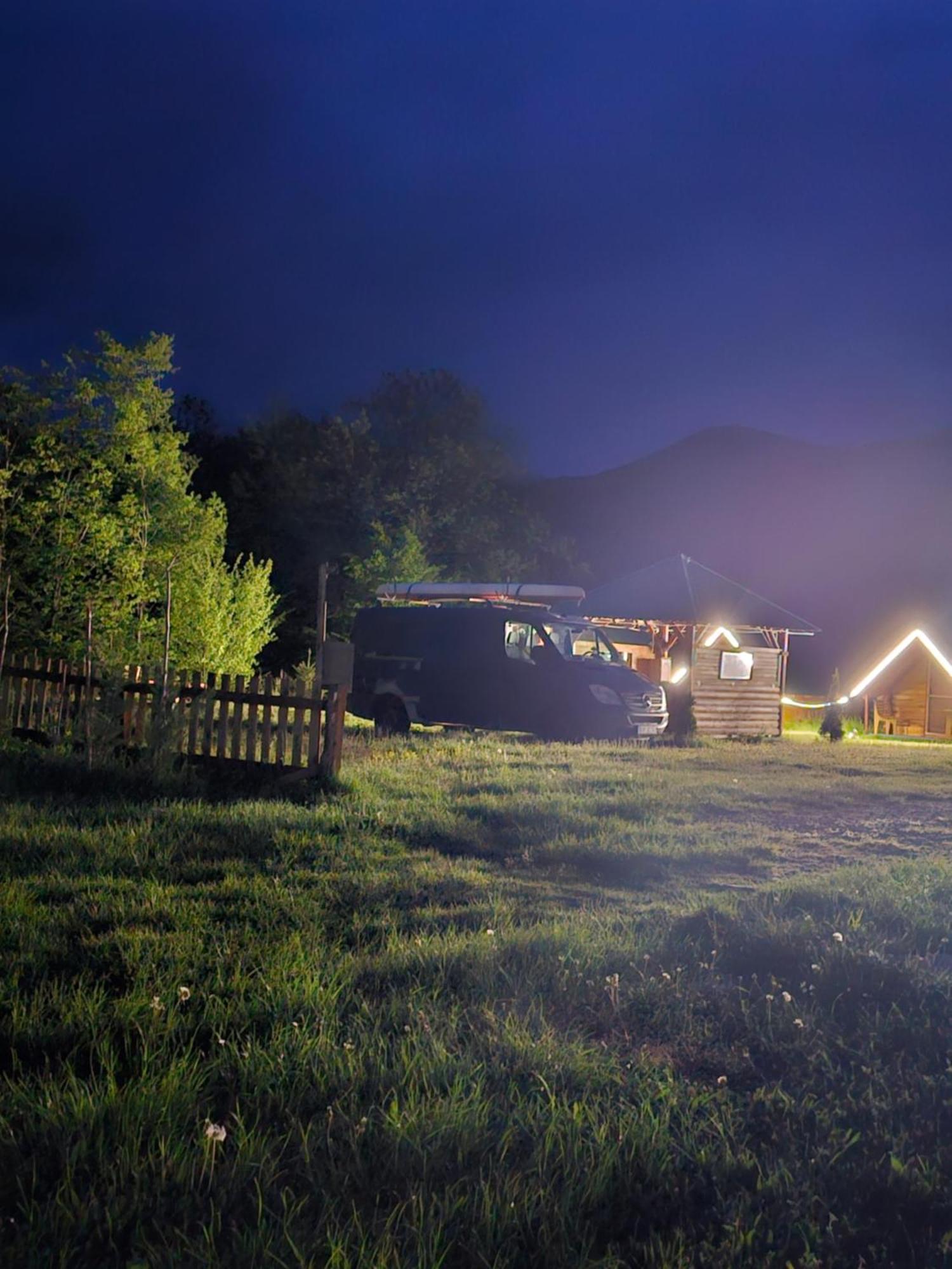 Konaci Oceva Zemlja Bungalovi Konaci Oceva Zemlja Vikendica Мойковац Экстерьер фото