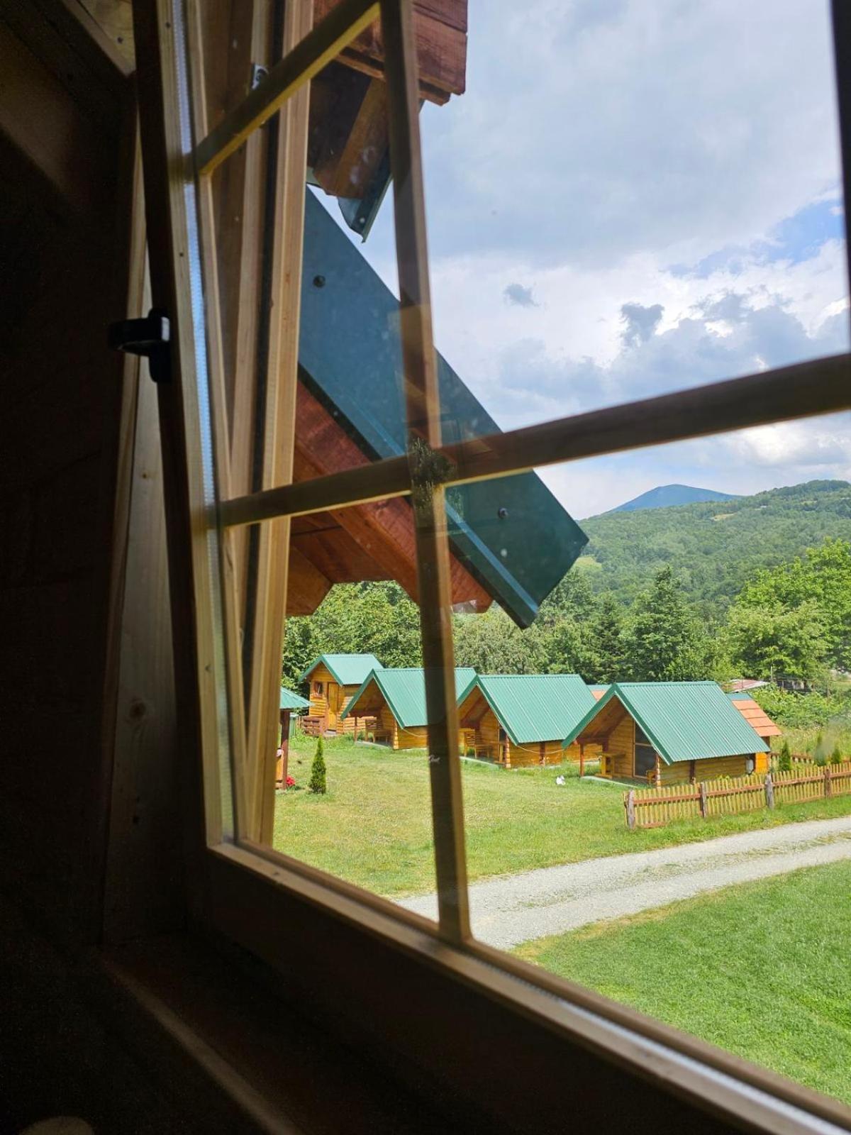 Konaci Oceva Zemlja Bungalovi Konaci Oceva Zemlja Vikendica Мойковац Экстерьер фото