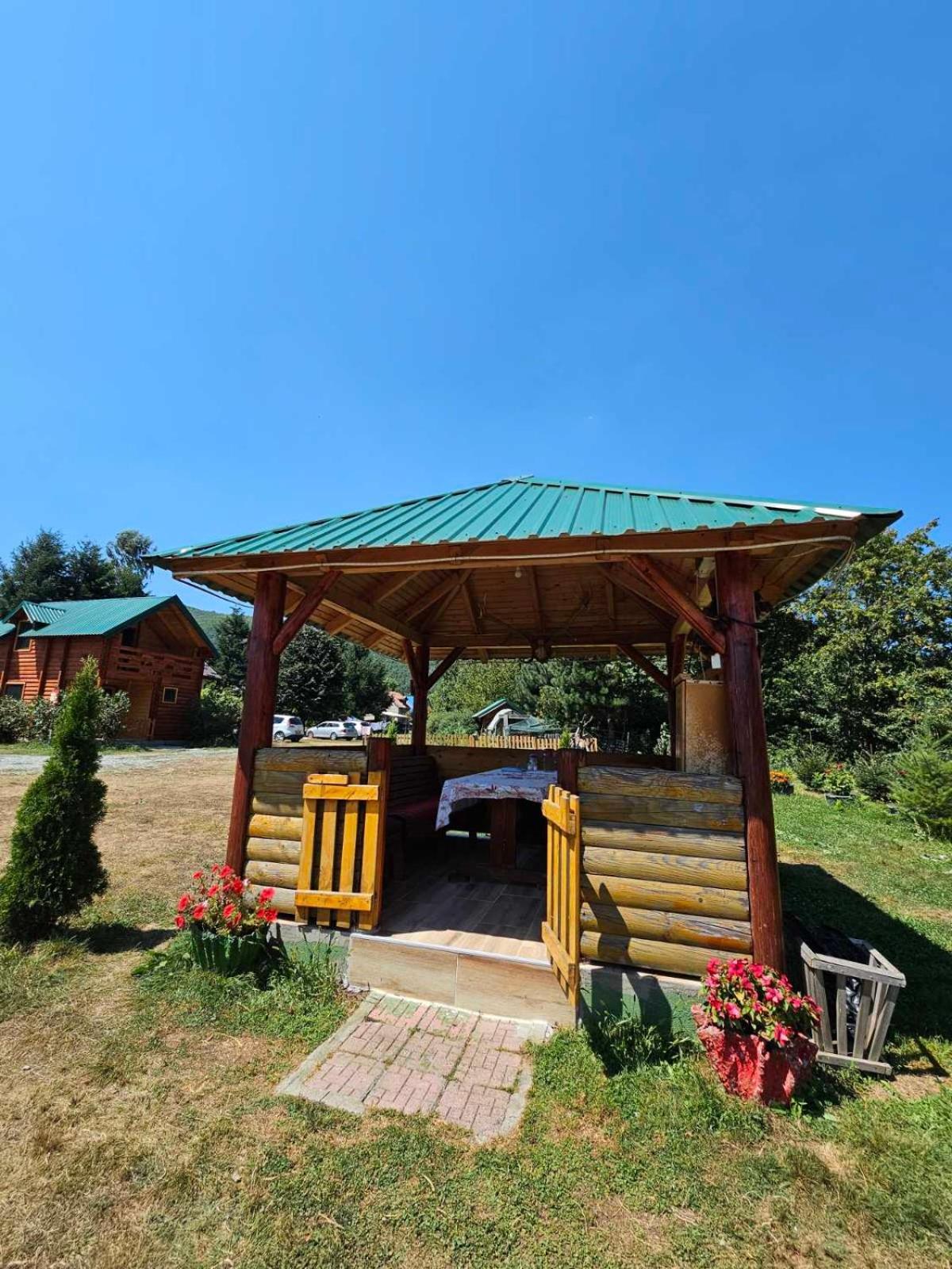 Konaci Oceva Zemlja Bungalovi Konaci Oceva Zemlja Vikendica Мойковац Экстерьер фото