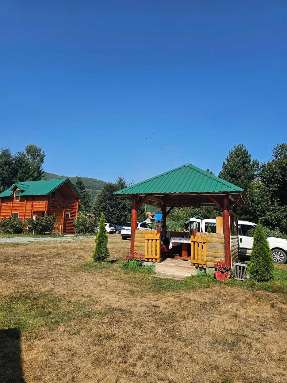 Konaci Oceva Zemlja Bungalovi Konaci Oceva Zemlja Vikendica Мойковац Экстерьер фото