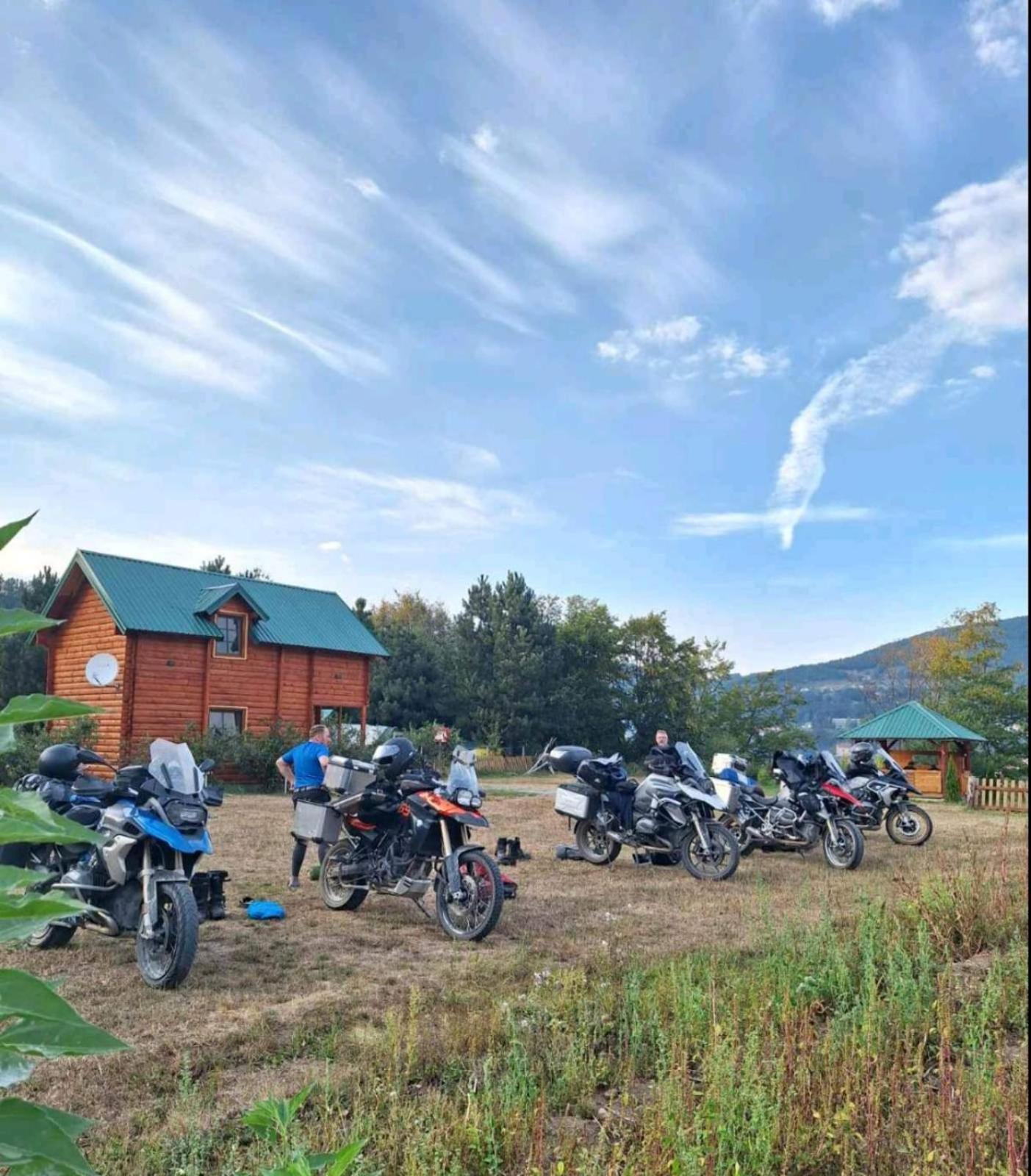 Konaci Oceva Zemlja Bungalovi Konaci Oceva Zemlja Vikendica Мойковац Экстерьер фото