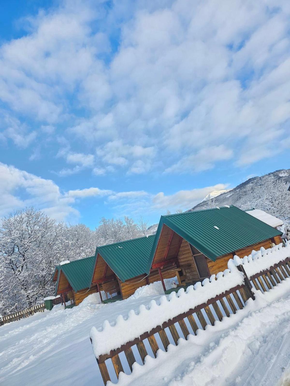 Konaci Oceva Zemlja Bungalovi Konaci Oceva Zemlja Vikendica Мойковац Экстерьер фото